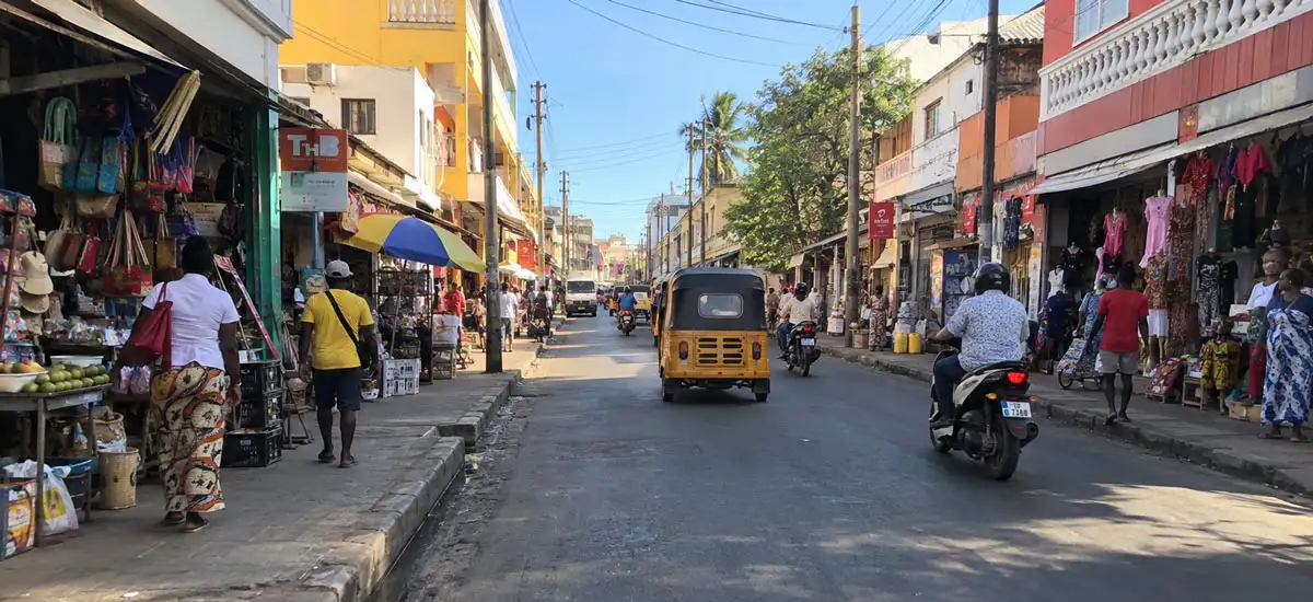 March&eacute; aux souvenirs locaux de Diego Suarez