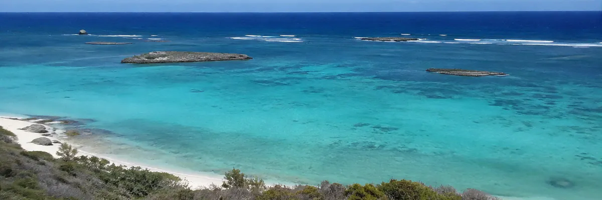 Vaste lagon de la Mer d&rsquo;&Eacute;meraude