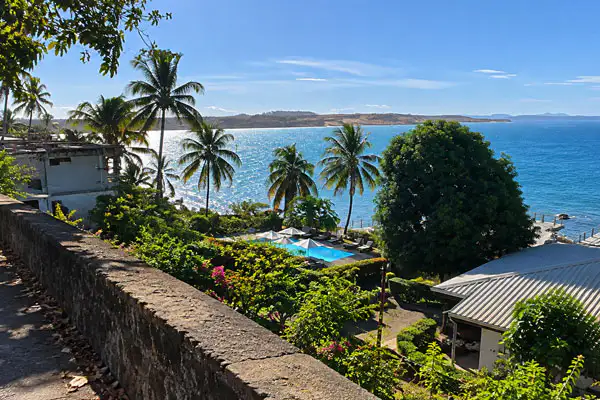Vue tropicale sur la baie